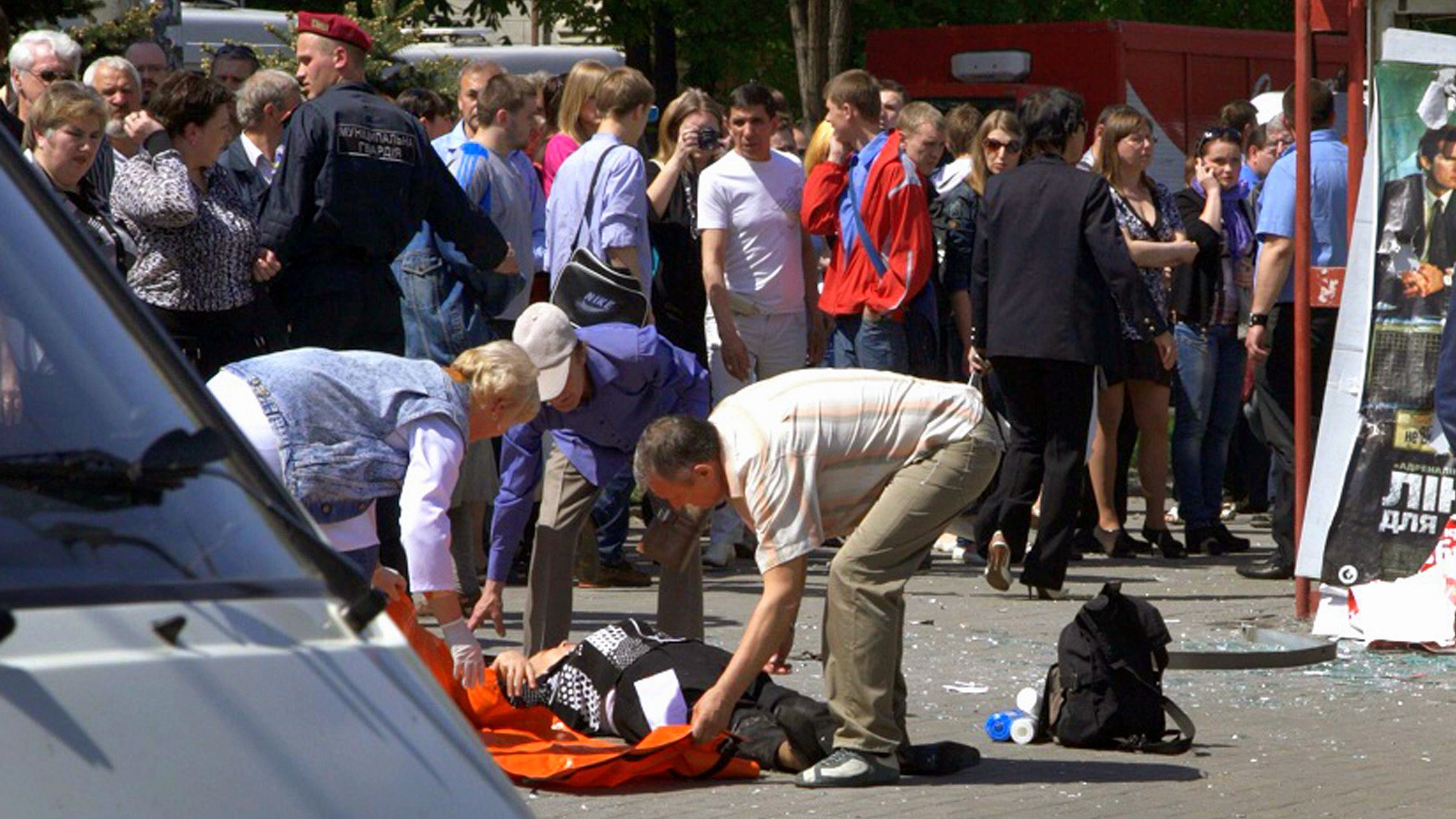 Dnipropetrovsk_Ukrajina_výbuchy_ľudia na zastávke